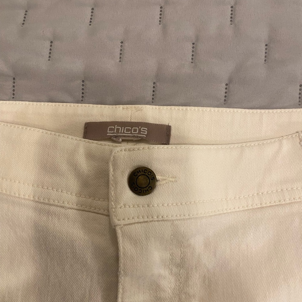 Chico’s Women's White Embroidered Capri Jeans - Picture 5 of 8